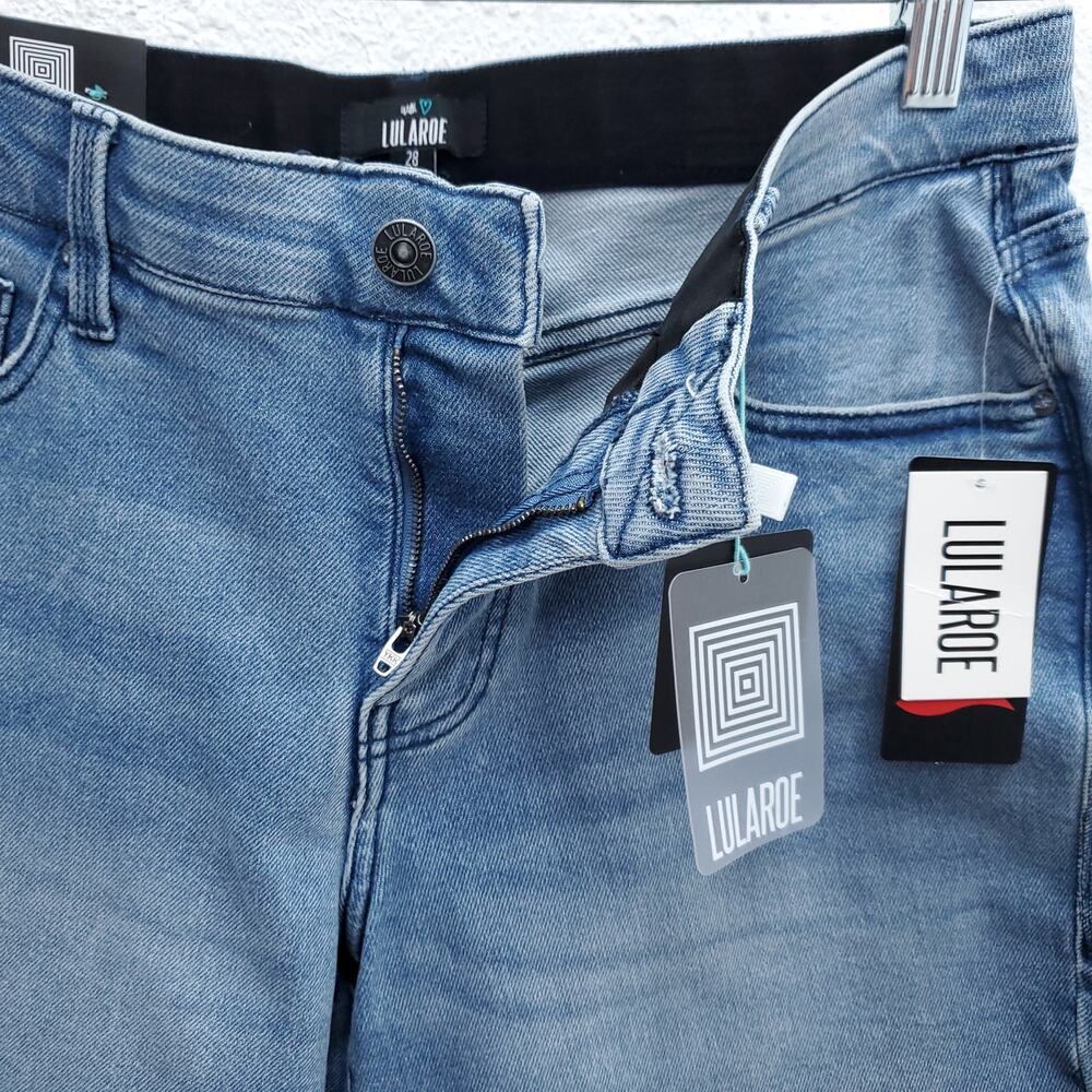 NWT LULAROE Lycra 7” Denim Light Wash Relaxed Stretchy Jean Bermuda Shorts - Picture 7 of 10